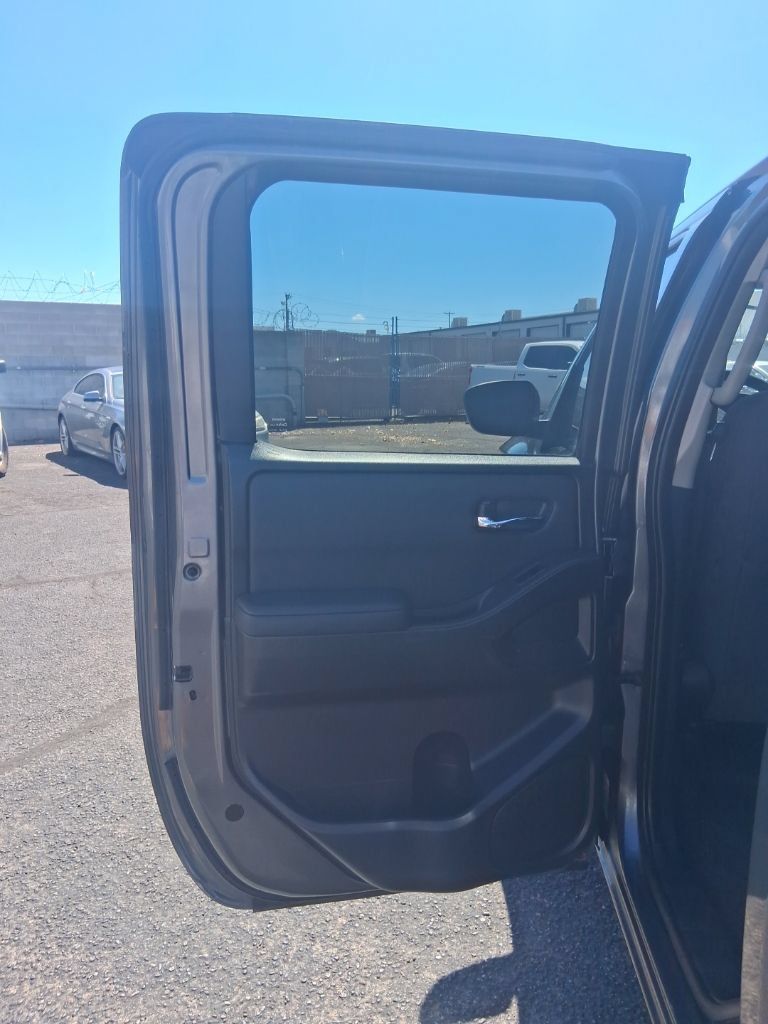 Used 2022 Nissan Frontier SV AWD/4WD image 12