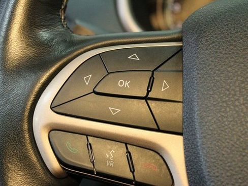 Used 2016 Jeep Cherokee Latitude w/ Cold Weather Group FWD image 21