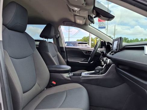 Used 2022 Toyota RAV4 LE FWD image 30