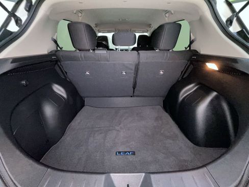 Used 2025 Nissan Leaf S image 27