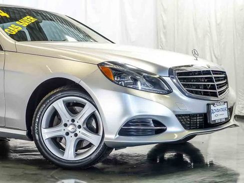 Used 2014 Mercedes-Benz E 350 4MATIC Sedan image 3
