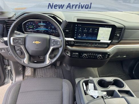 Certified 2025 Chevrolet Silverado 2500 LT w/ Convenience Package image 8