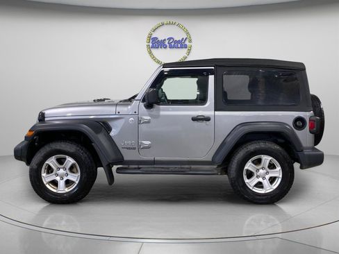 Used 2018 Jeep Wrangler Sport AWD/4WD image 2