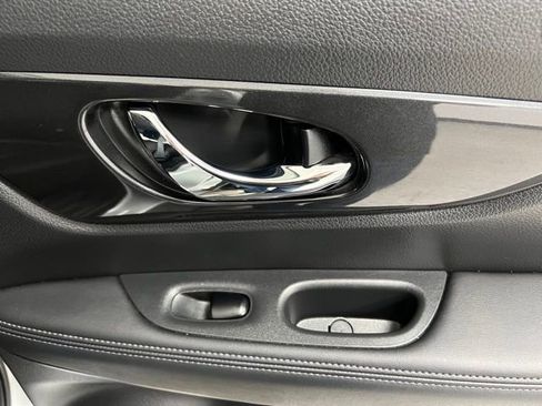 Used 2017 Nissan Rogue S image 49