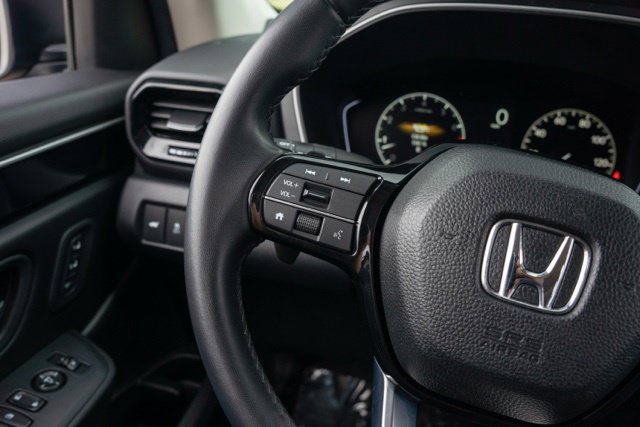Used 2025 Honda Pilot Touring image 18