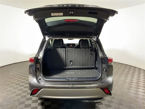 Used 2020 Toyota Highlander Platinum image 14