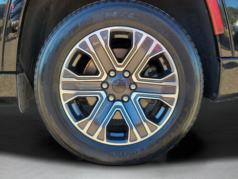 Used 2024 Jeep Wagoneer L Series II w/ Flexible Seating Group image 8