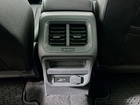 Used 2020 Volkswagen Tiguan SEL FWD image 32