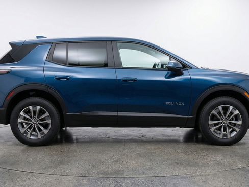 Used 2025 Chevrolet Equinox LT FWD image 11