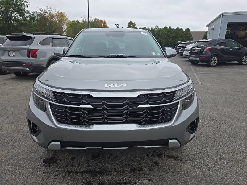 Used 2024 Kia Seltos LX AWD/4WD image 2