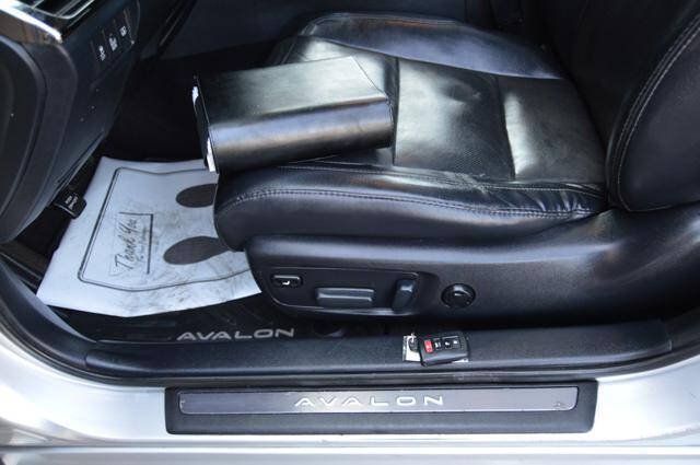 Used 2014 Toyota Avalon Limited FWD image 32