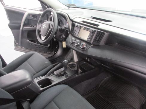 Used 2018 Toyota RAV4 LE w/ All Weather Liner Package AWD/4WD image 24