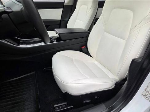 Used 2019 Tesla Model 3 Standard Range Plus image 16