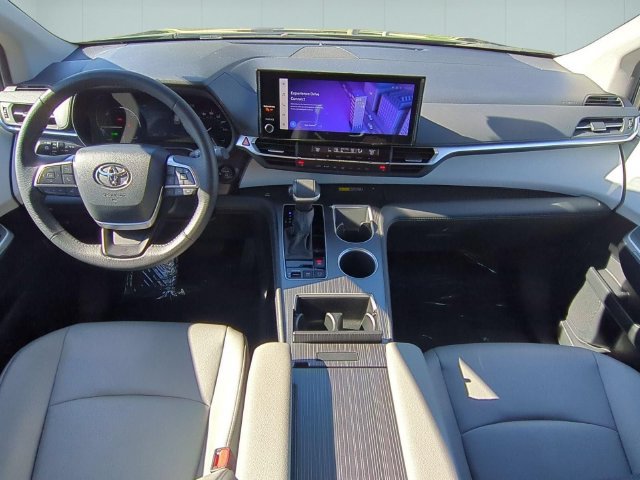 Used 2026 Toyota Sienna XLE FWD image 29