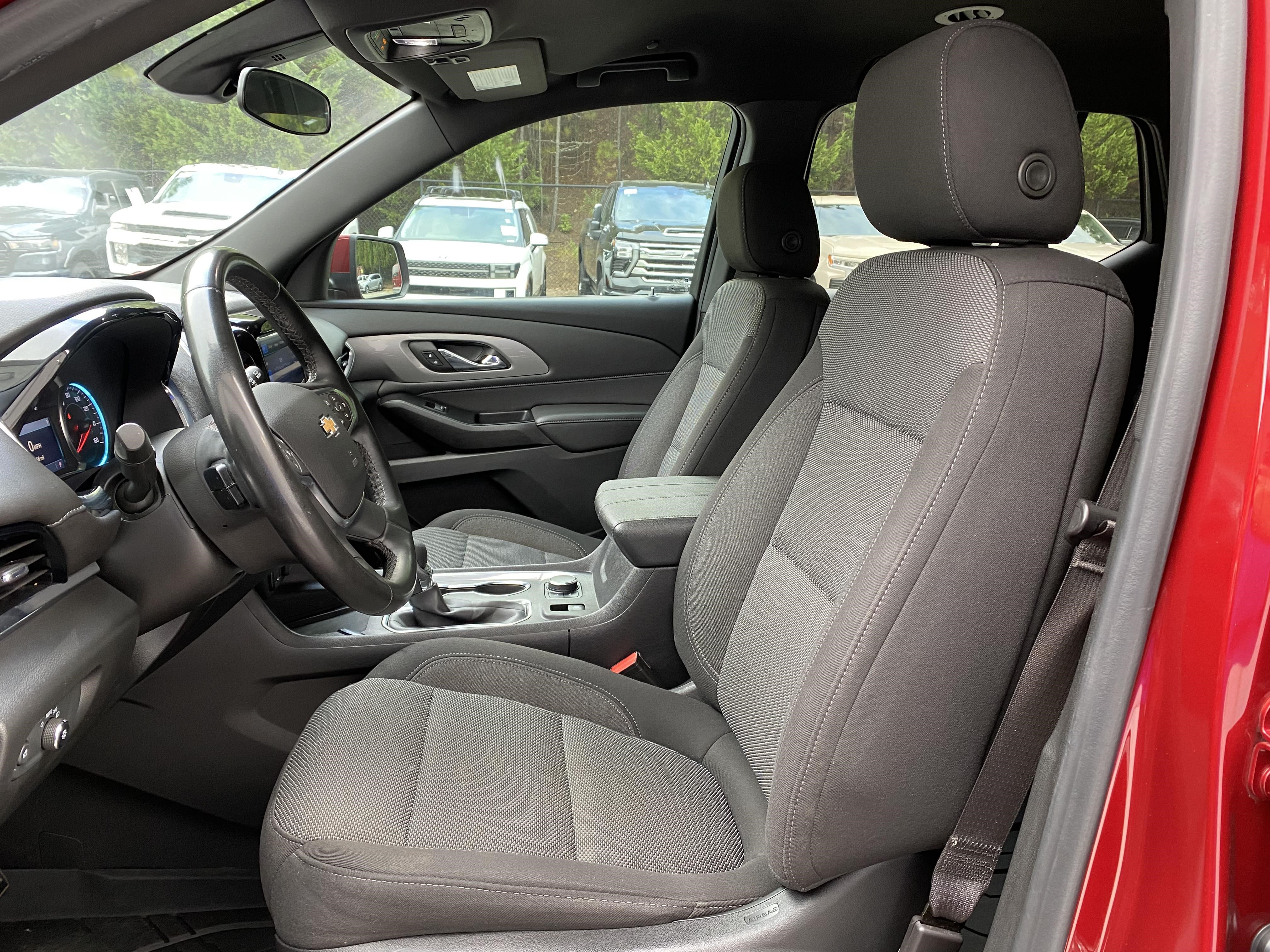 Used 2023 Chevrolet Traverse LT FWD image 16