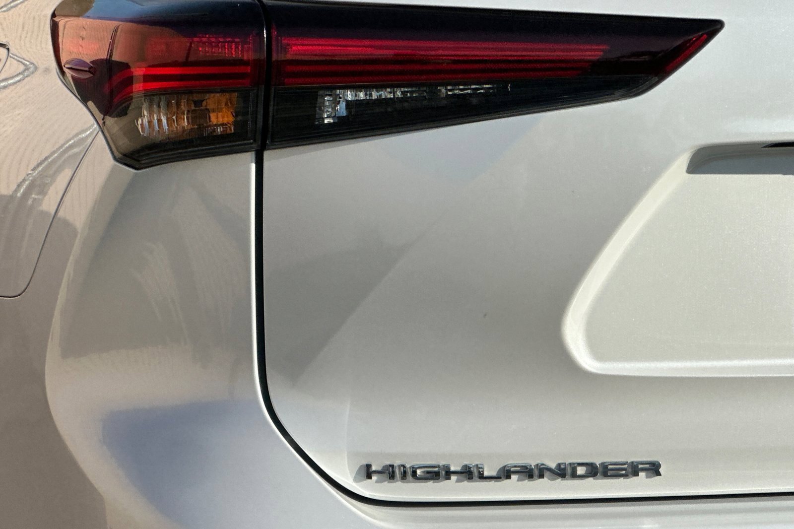 Used 2025 Toyota Highlander XLE FWD image 29