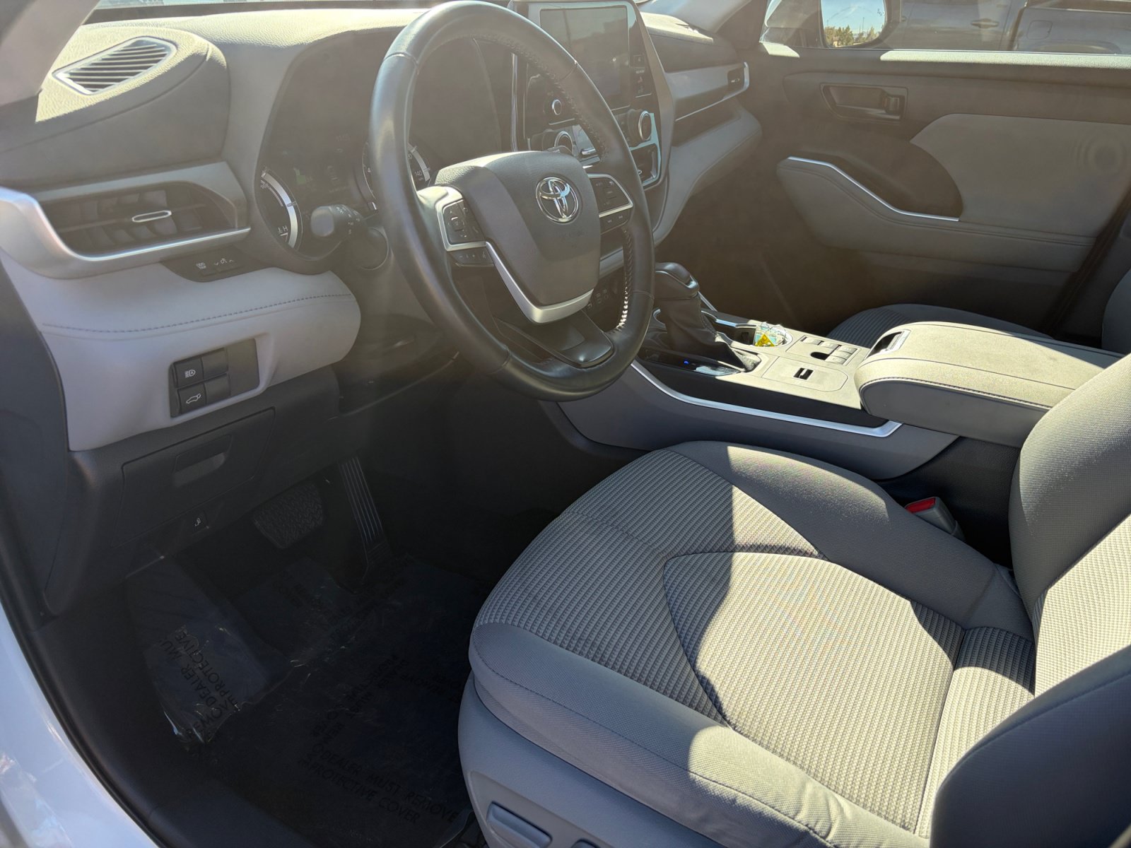 Used 2023 Toyota Highlander LE AWD/4WD image 10