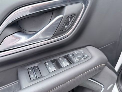 Used 2024 Chevrolet Tahoe Premier AWD/4WD image 23