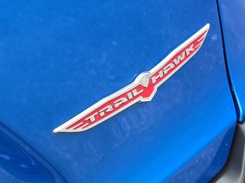 Used 2019 Jeep Cherokee Trailhawk w/ Comfort/Convenience Group image 12