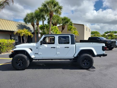 Used 2021 Jeep Gladiator Sport AWD/4WD image 9