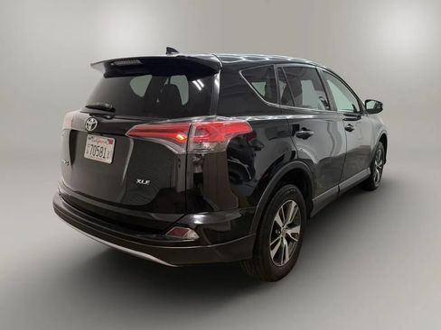 Used 2018 Toyota RAV4 XLE w/ Carpet Mat Package FWD image 10