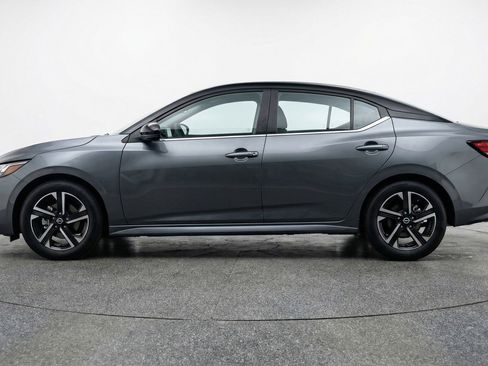 Used 2025 Nissan Sentra SV FWD image 5