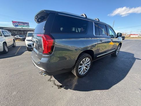 Used 2021 GMC Yukon XL Denali w/ Denali Ultimate Package image 3