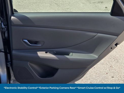Used 2022 Hyundai Elantra SEL w/ Convenience Package FWD image 14