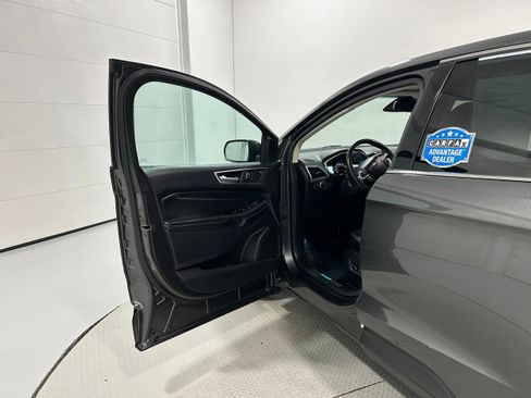 Used 2019 Ford Edge Titanium w/ Equipment Group 301A AWD/4WD image 22