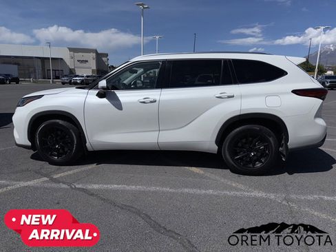 Used 2020 Toyota Highlander XLE image 3