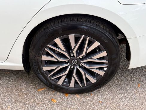 Used 2025 Nissan Altima 2.5 SV image 25