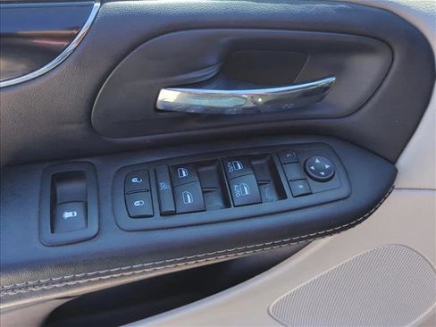 Used 2017 Dodge Grand Caravan SXT FWD image 8