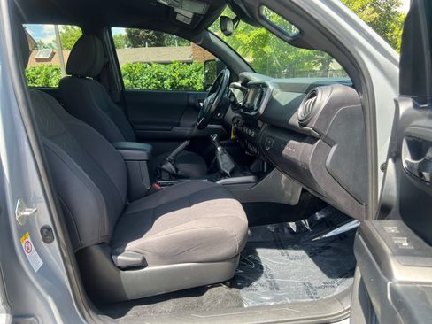 Certified 2019 Toyota Tacoma TRD Off-Road AWD/4WD image 29