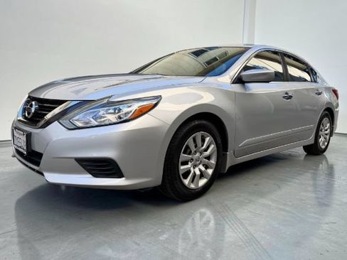 Used 2017 Nissan Altima 2.5 S w/ Power Driver Seat Package FWD image 1