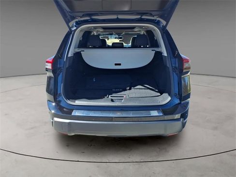 Used 2025 Nissan Rogue SV w/ SV Premium Package image 8