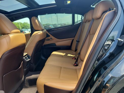 Used 2020 Lexus ES 350 Ultra Luxury w/ Accessory Package 2 FWD image 10