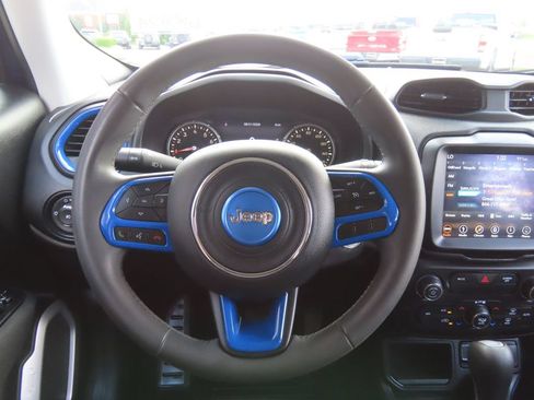 Used 2018 Jeep Renegade Latitude w/ UConnect 8.4 Nav Group FWD image 37