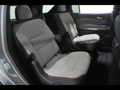 Used 2025 Chevrolet Traverse LT w/ Driver Confidence Package FWD image 17