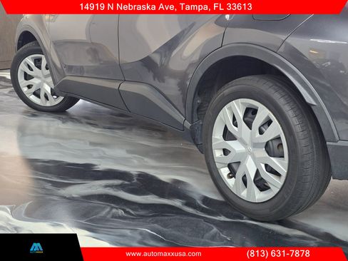 Used 2021 Toyota C-HR LE image 3