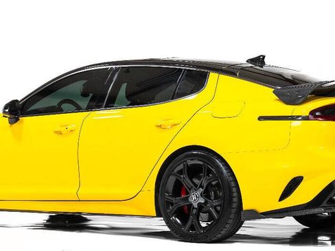 Used 2018 Kia Stinger GT2 AWD/4WD image 4