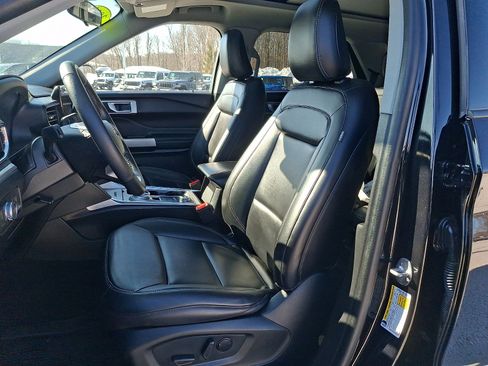 Certified 2022 Ford Explorer XLT w/ Equipment Group 202A image 14