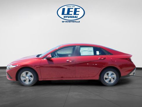 Certified 2025 Hyundai Elantra SE image 6