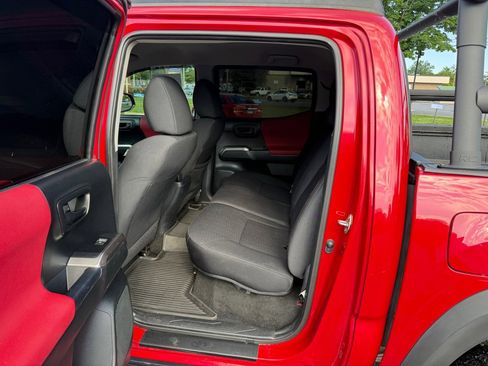 Used 2017 Toyota Tacoma SR5 w/ Tow Package AWD/4WD image 6