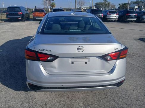Used 2024 Nissan Altima 2.5 SV image 5