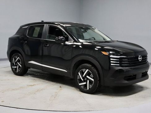 Used 2025 Nissan Kicks SV image 1