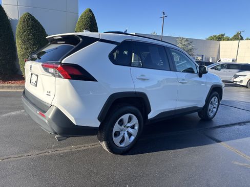 Used 2019 Toyota RAV4 LE w/ All Weather Liner Package AWD/4WD image 4