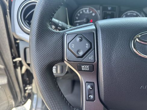Used 2022 Toyota Tacoma TRD Off-Road w/ Technology Package AWD/4WD image 16
