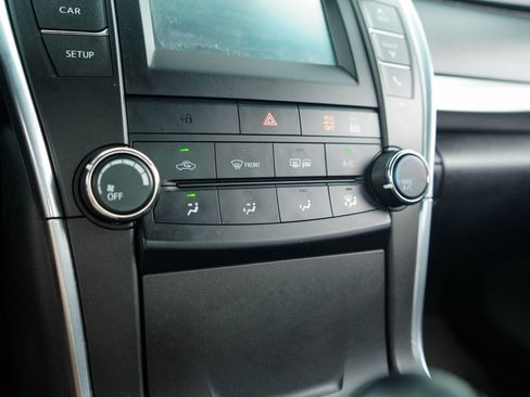 Used 2017 Toyota Camry SE FWD image 25