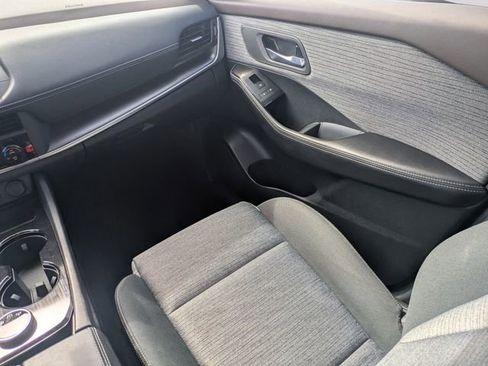 Used 2023 Nissan Rogue SV image 17