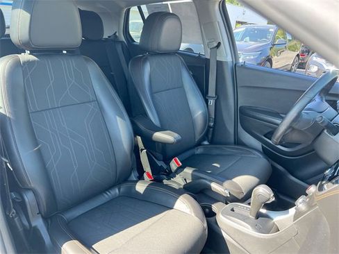 Used 2022 Chevrolet Trax LT w/ Sport Edition image 25